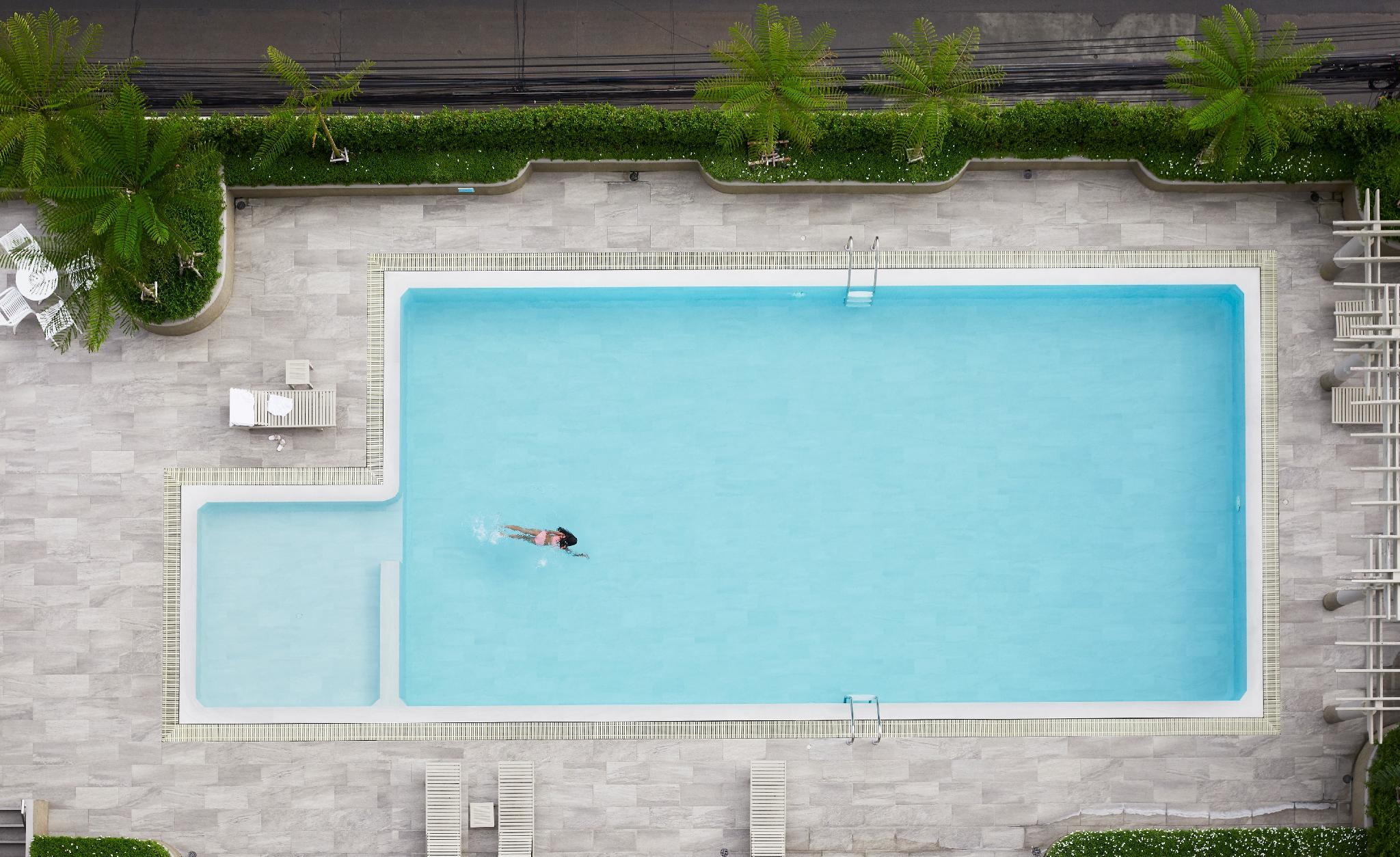 Fifth-floor swimming pool at B.U. Place Hotel in Bangkok